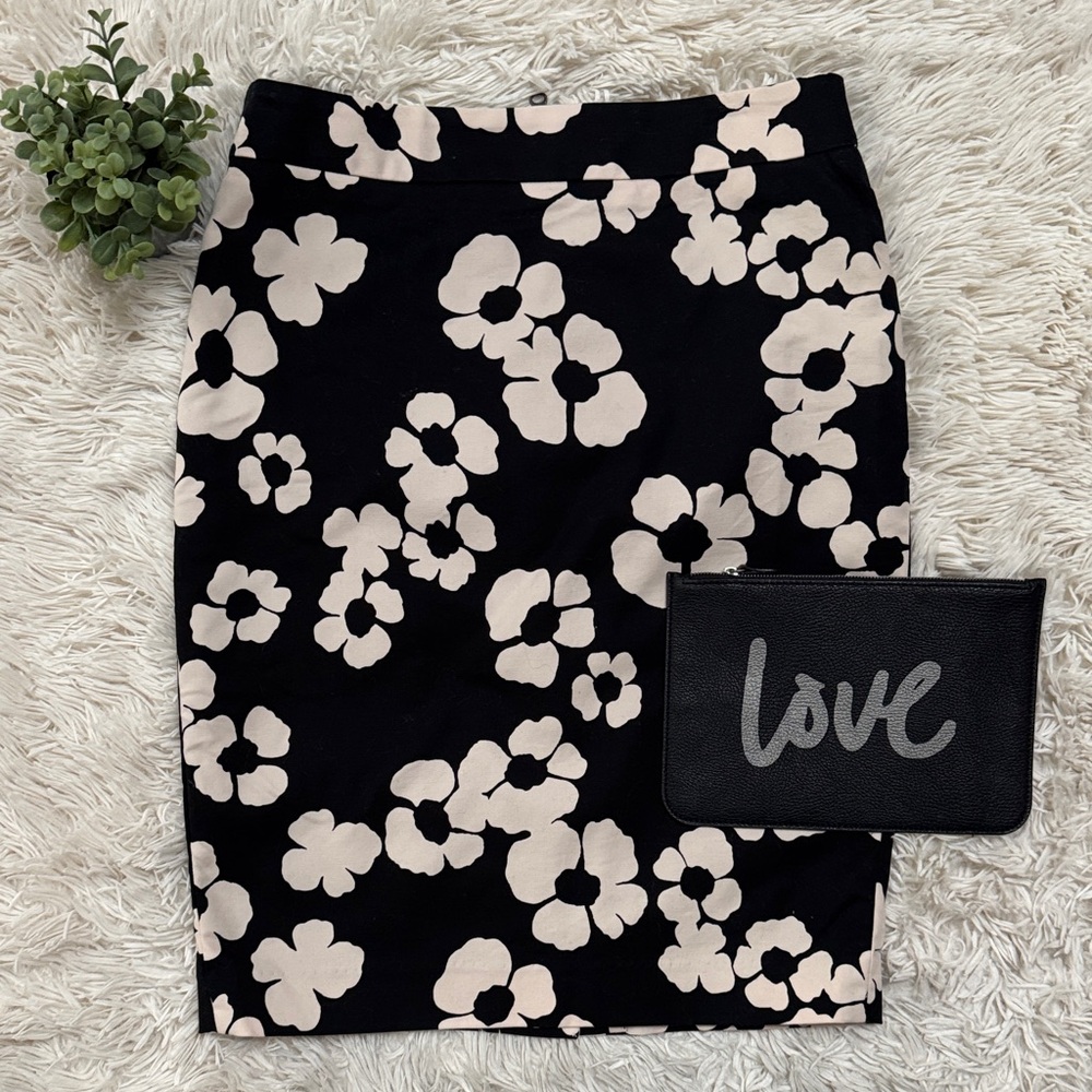 Loft Floral Pencil Skirt 💗  Black & Ivory - Picture 2 of 13